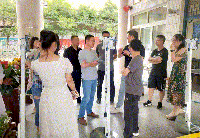 1622856653667169.gif 高考保障动图.GIF